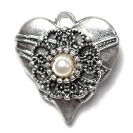 Herz mit Perle